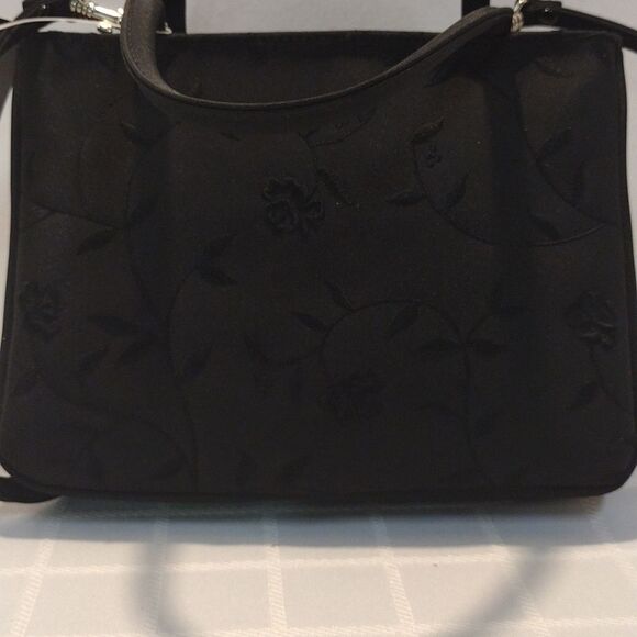 CONSIGNMENT! NWOT Amanda Smith Black Flower Patterned Cross Body Bag! - Picture 6 of 15